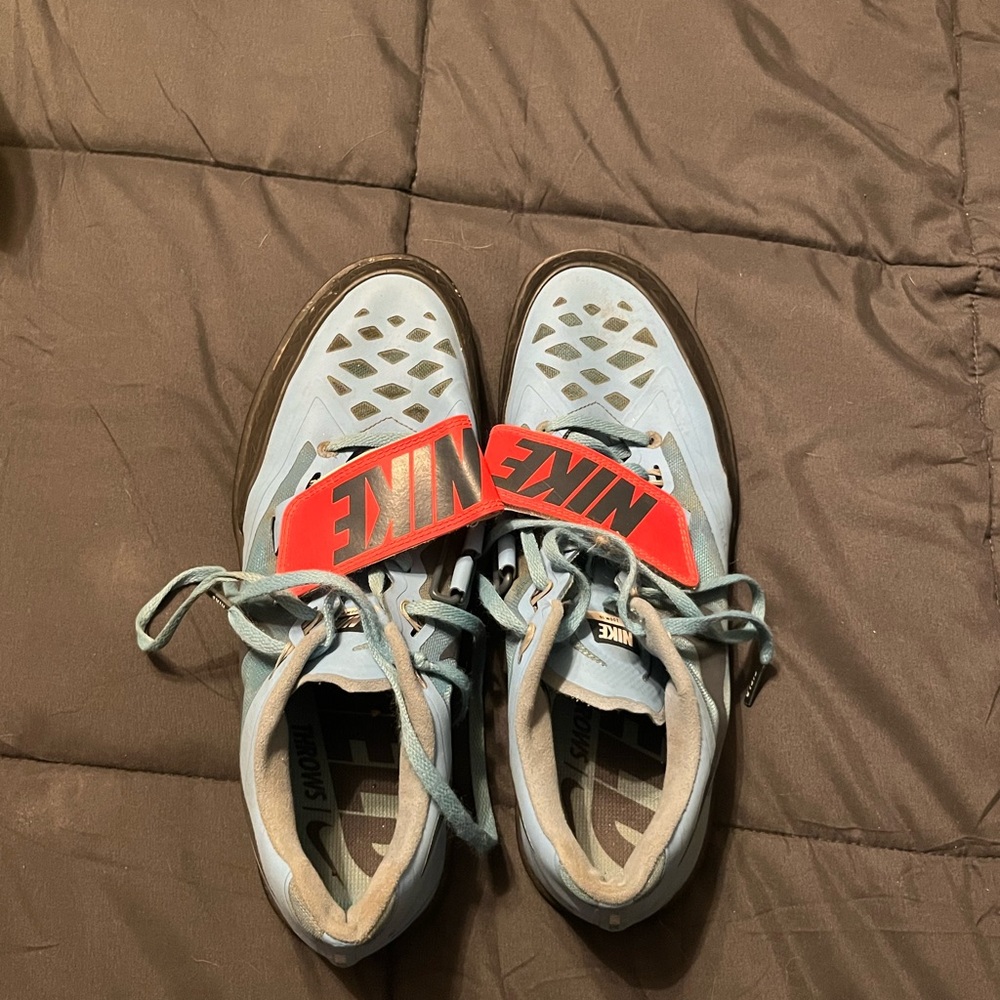 Throwing shoes